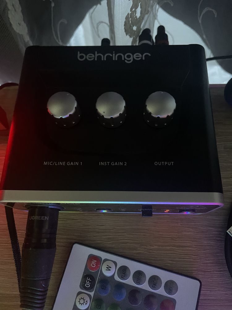 Audio Technica AT 2020 + Placa de sunet Behringer U-Phoria UM2