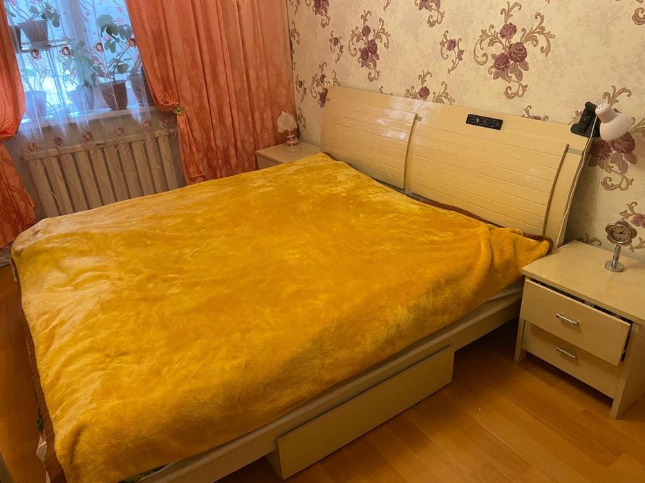 Продам спальный гарнитур