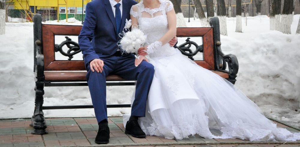 Кружевное свадебное платье.