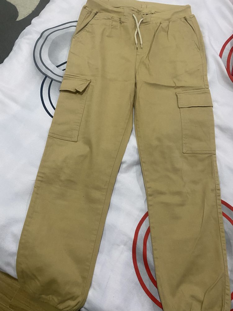 Vand pantaloni cargo