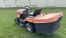 Tractor tuns iarba
