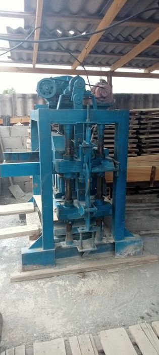 Станок сатылады,  пескоблак шығаратын,  срочно!