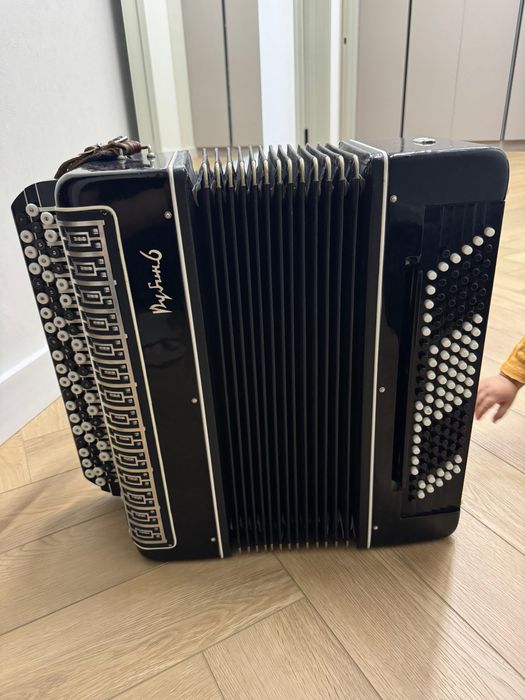 Продается Баян Рубин 6