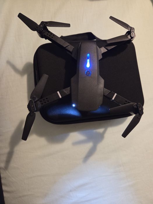 Vând drona perfect functionala