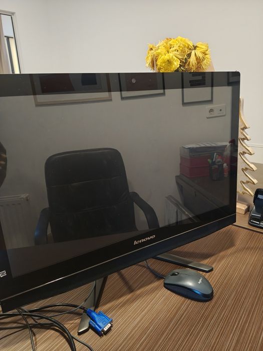 Lenovo touch screen 23,8" AIO i5 - 8G - 500Gb HDMI in si out