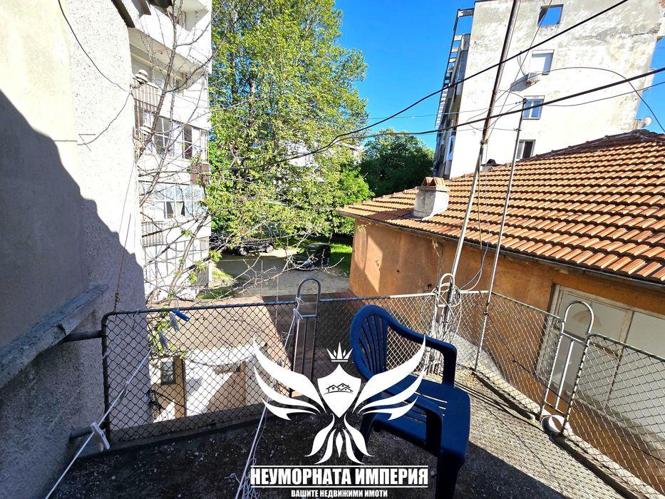 Под наем стар гредоред тристаен 120кв. 1 ет гр.Асеновгрд, широк център