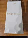 Honor 200 smart 256/4 black телефона е нов неразпечатан с 2 г гаранция