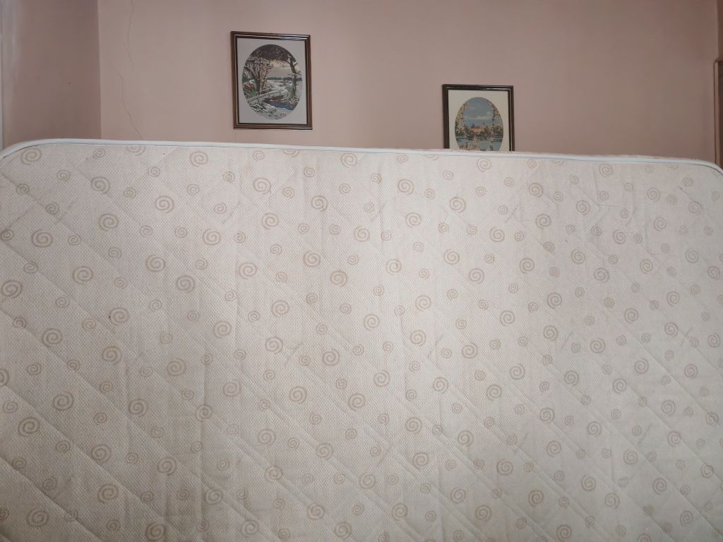 Продавам матрак за спалня 140/190