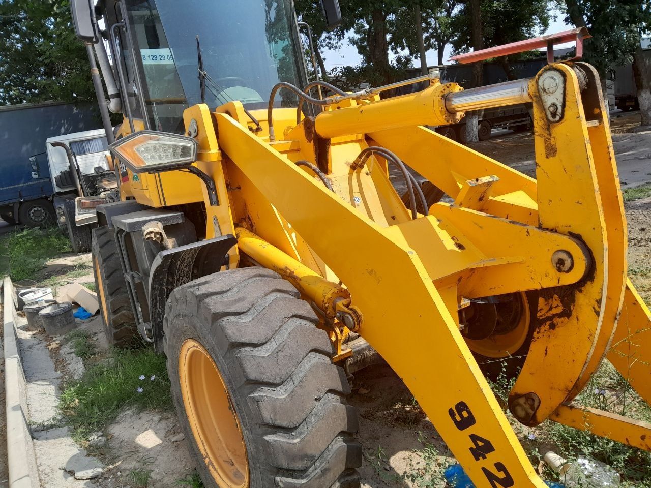 Фронталный погрузчик 942