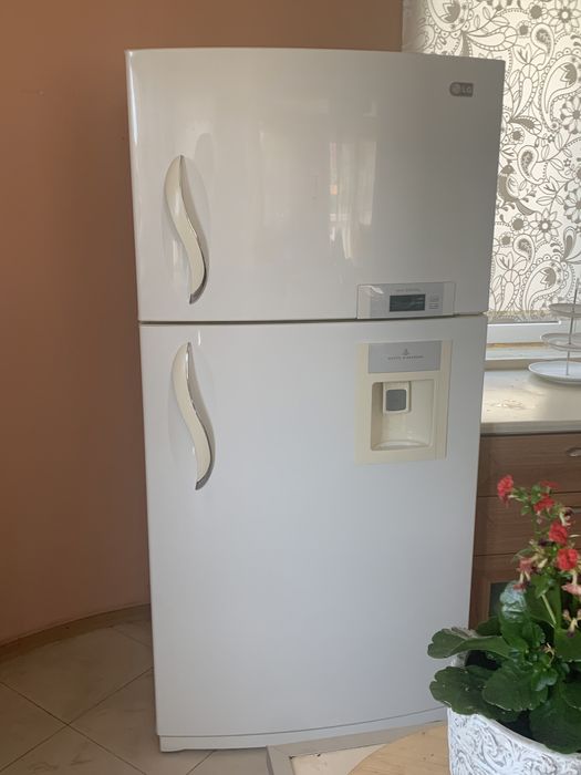 Хладилник LG - 176/85см, бял