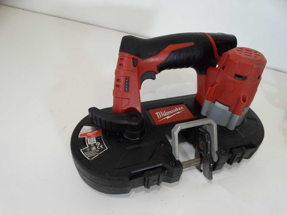Milwaukee M12 BS - Лентов трион / Акумулаторен банциг
