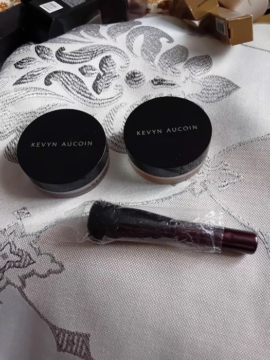 Fond de ten si concealer Kevin Aucoin  si c