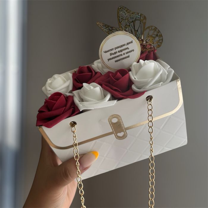 Чантичка с вечни рози