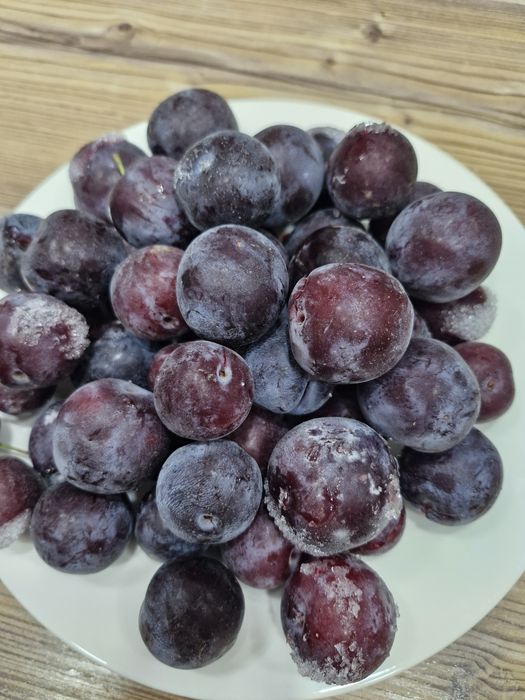 Свежезамороженая слива