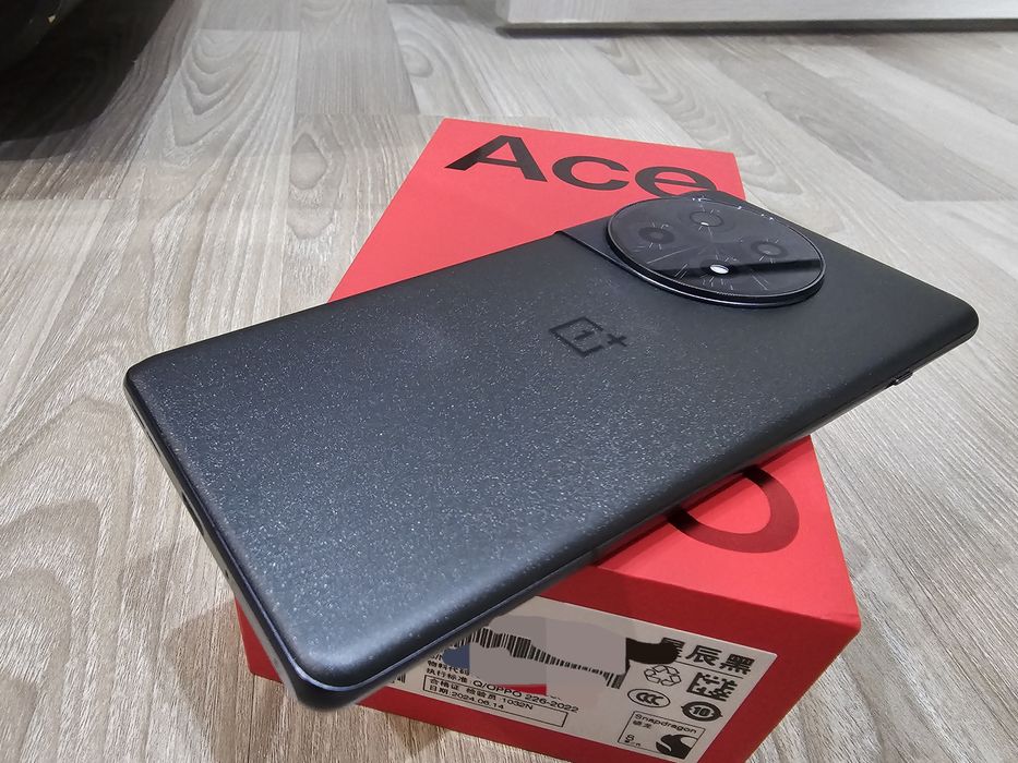 Продам OnePlus Ace 3(12R) 12/256 Black полный комплект!