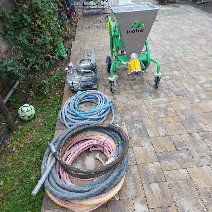 Vând pompa tencuiala glet si sapa la 220v