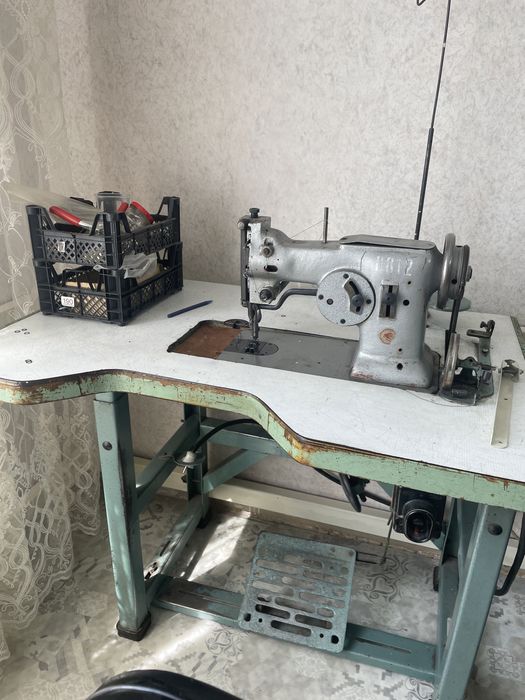 Швейная машинка зигзагообразной строчки