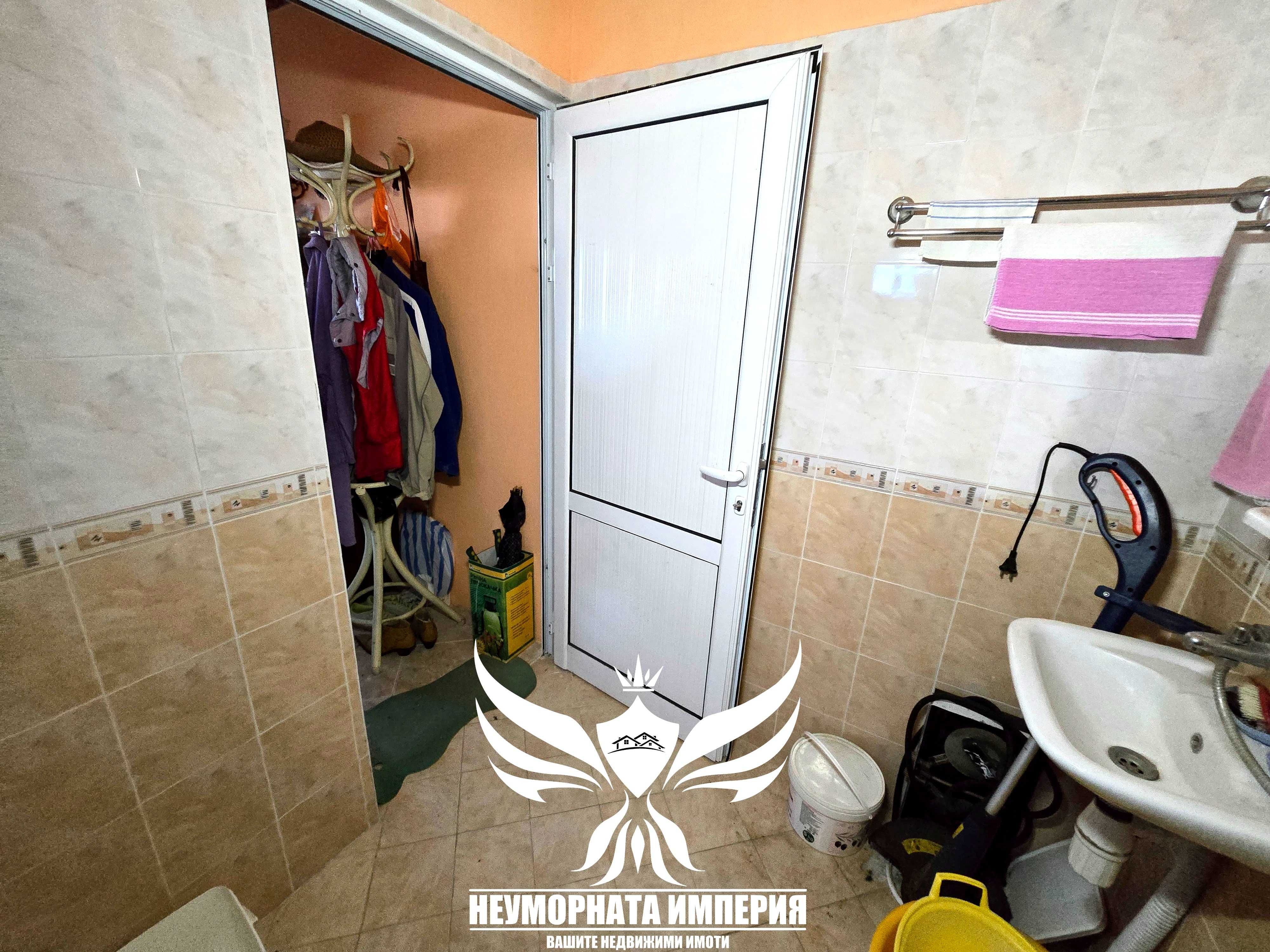 Продавам малка къща/вила 37РЗП в парцел 1100кв гр.Асеновград