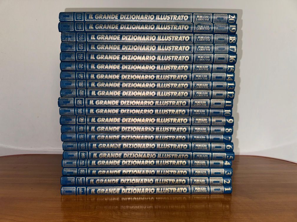 Colecția "Il Grande Dizionario Ilustrato" 20 de volume în italiană.