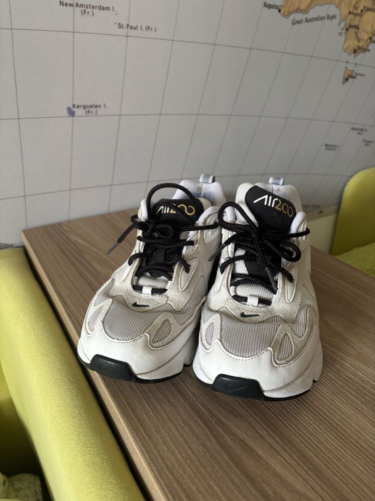 Маратонки Nike.