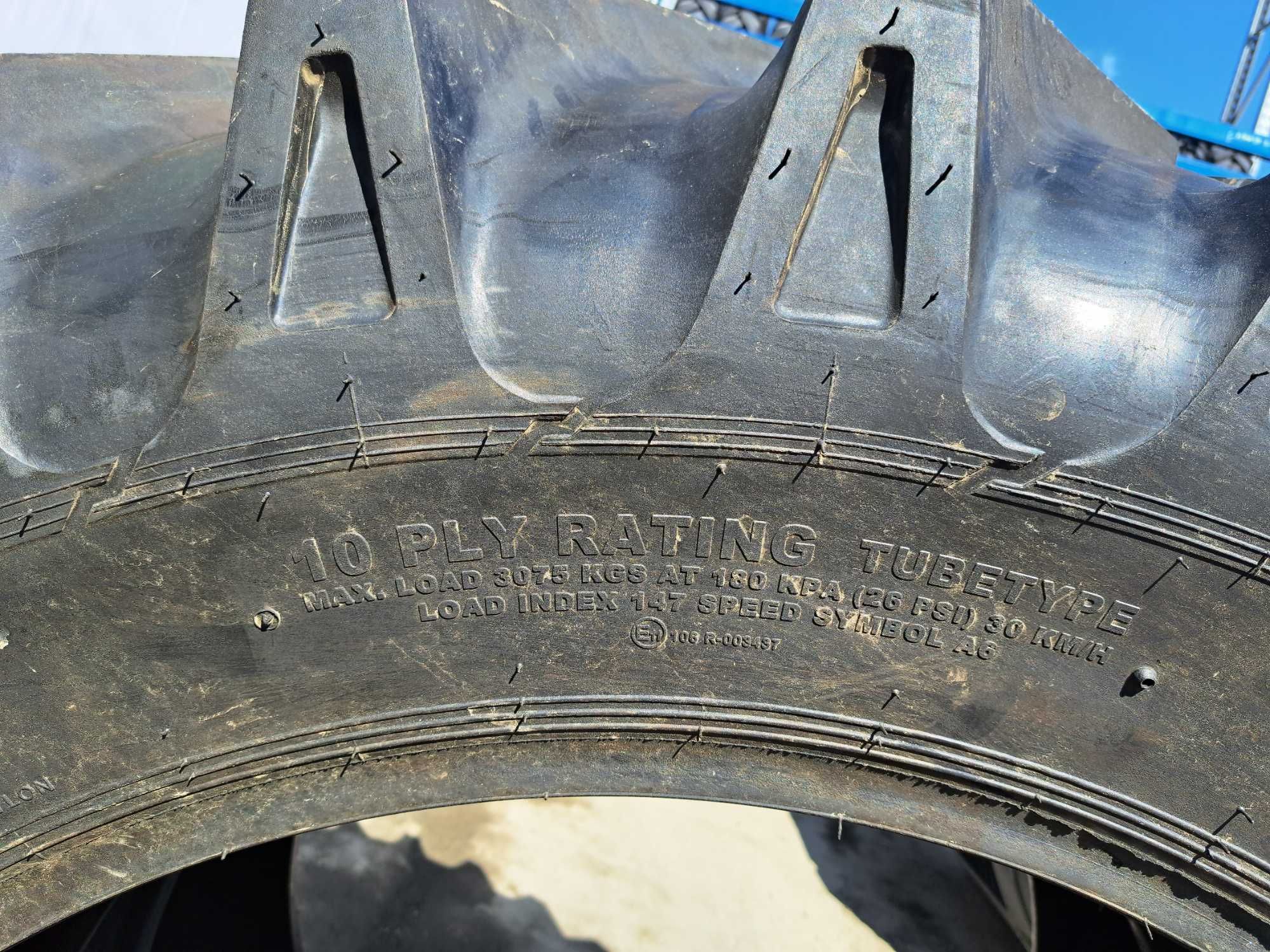 Cauciucuri noi 18.4-38 cu 10 pliuri pentru tractor spate marca OZKA