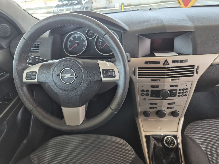 Opel Astra GTC 1.9 CDTI, 120 CP