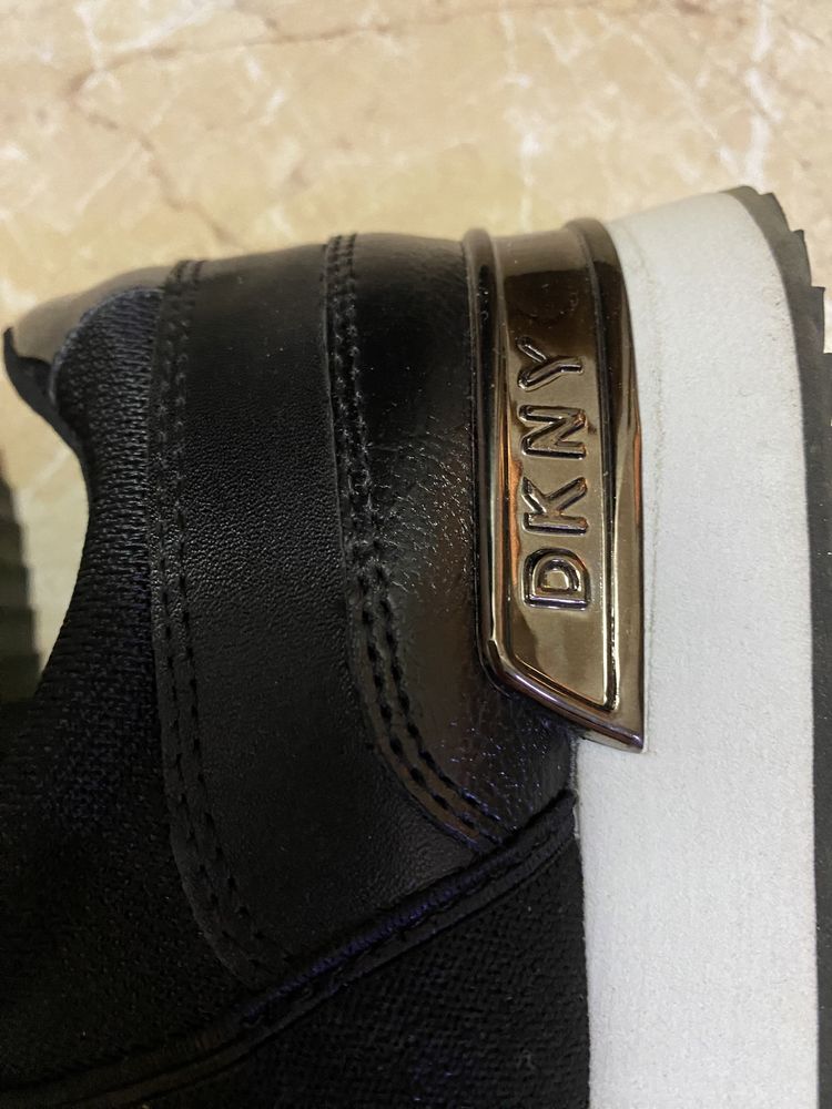 Vand pantofi sport DKNY