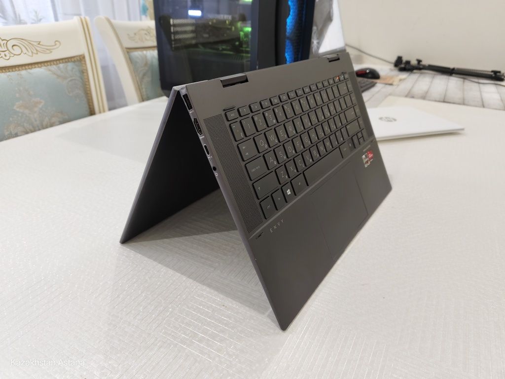 HP ENVY core i5 8GB Ram 512 SSD