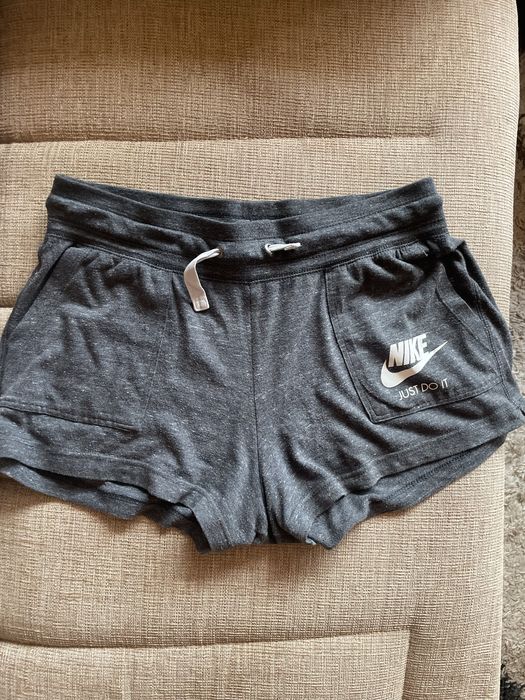 оригинални  панталонки Nike