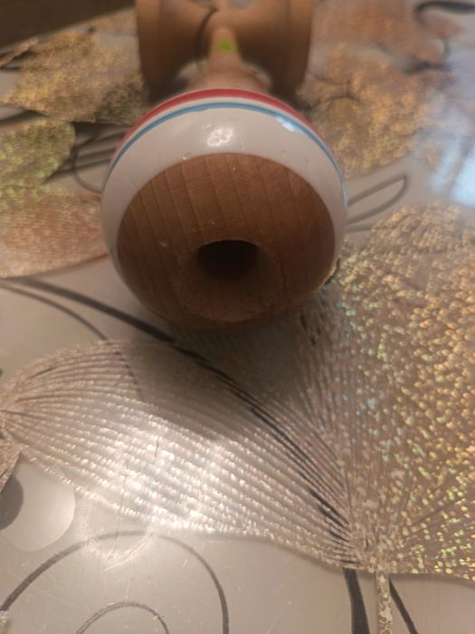 Vând urgent kendama swests prime