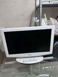 Бял телевизор Samsung 32 “