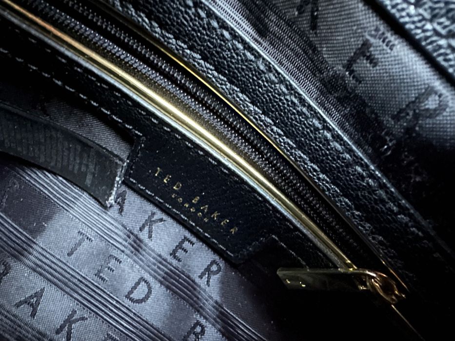 Черна чанта Leiona - марка Ted Baker от 100% волска кожа