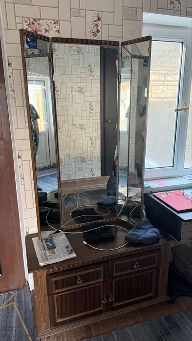 тюрьмо зеркало шкафчики