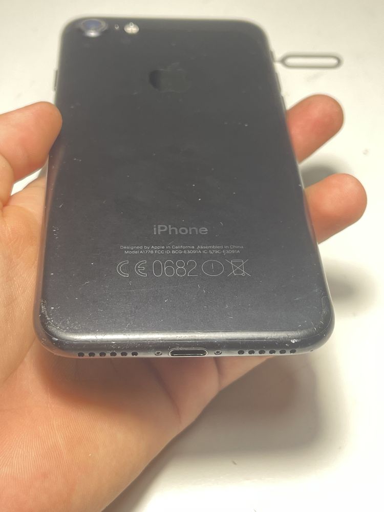 iPhone 7 в идеальном состояний