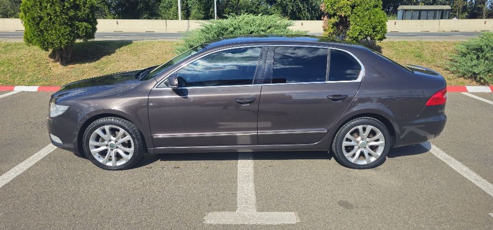 Vând Skoda Superb