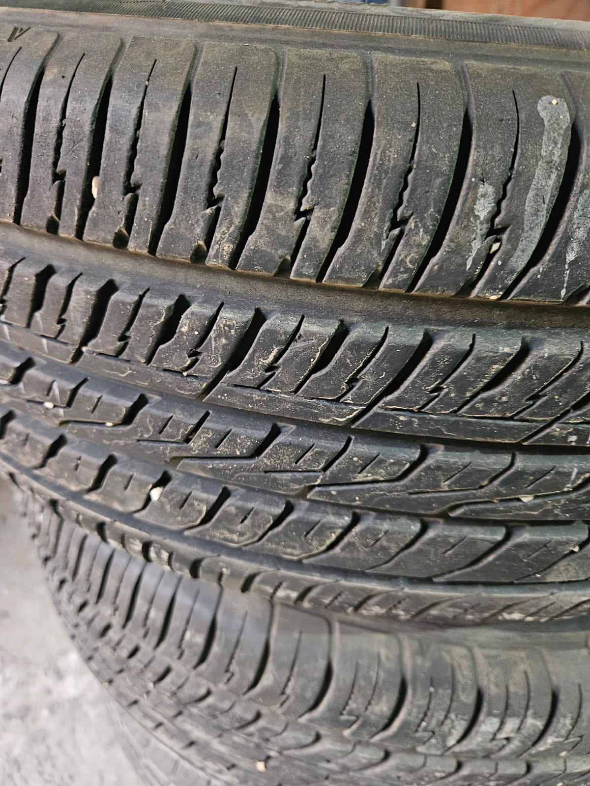 Продам летние шины пользовалься один сезон