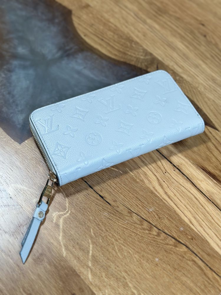 Portofel alb Louis Vuitton Zippy Wallet
