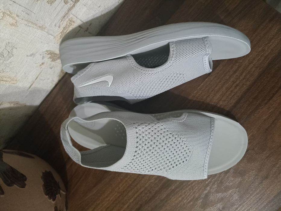 Босоножки  новые