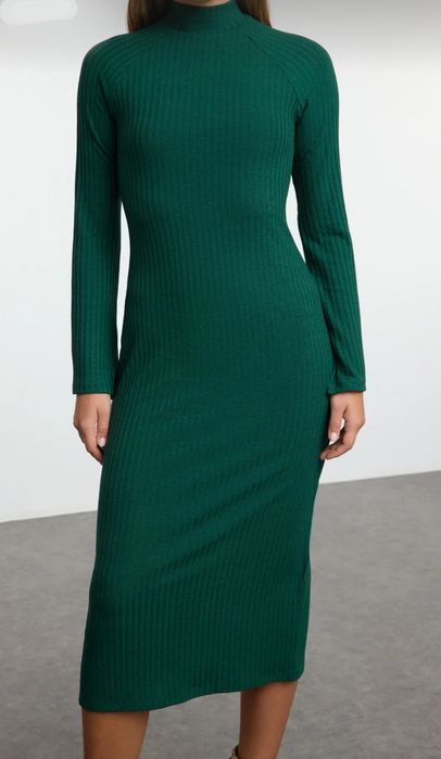 Rochie lunga, M-L.
Noua, cu eticheta.
80 lei.