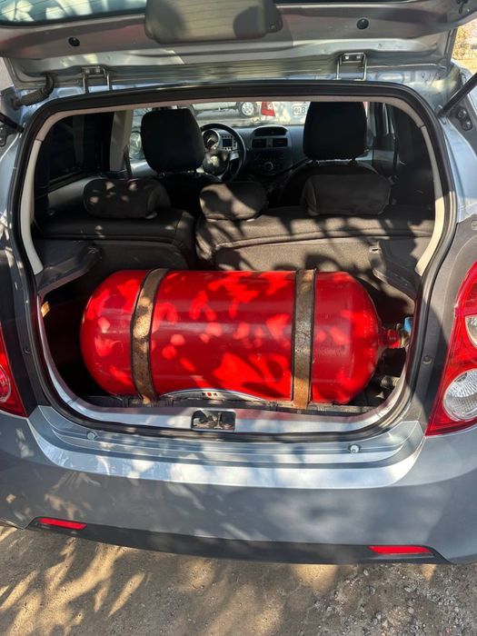 Shevralet spark sotiladi