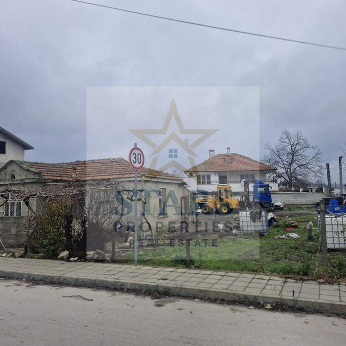 продава се къща в с.Старо Оряхово