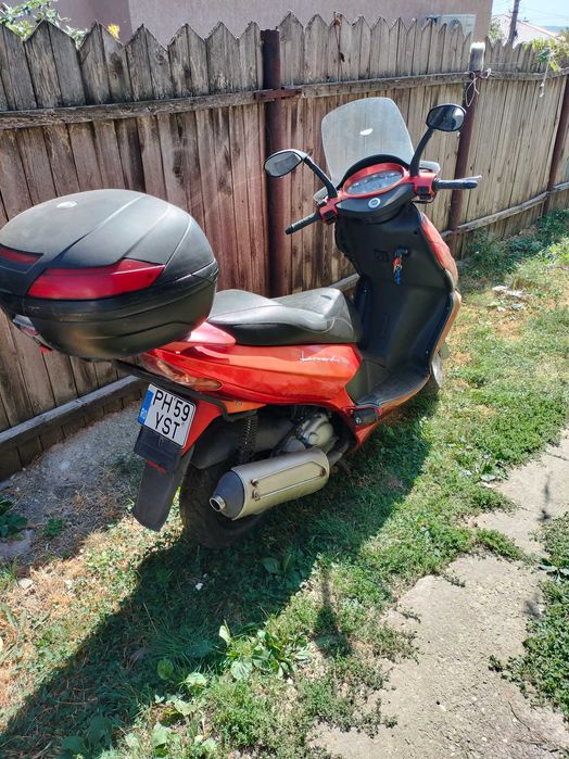 Vând scuter Aprilia Leonardo