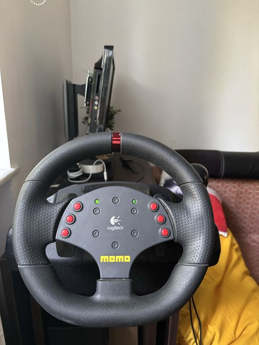 Volan Logitech MOMO