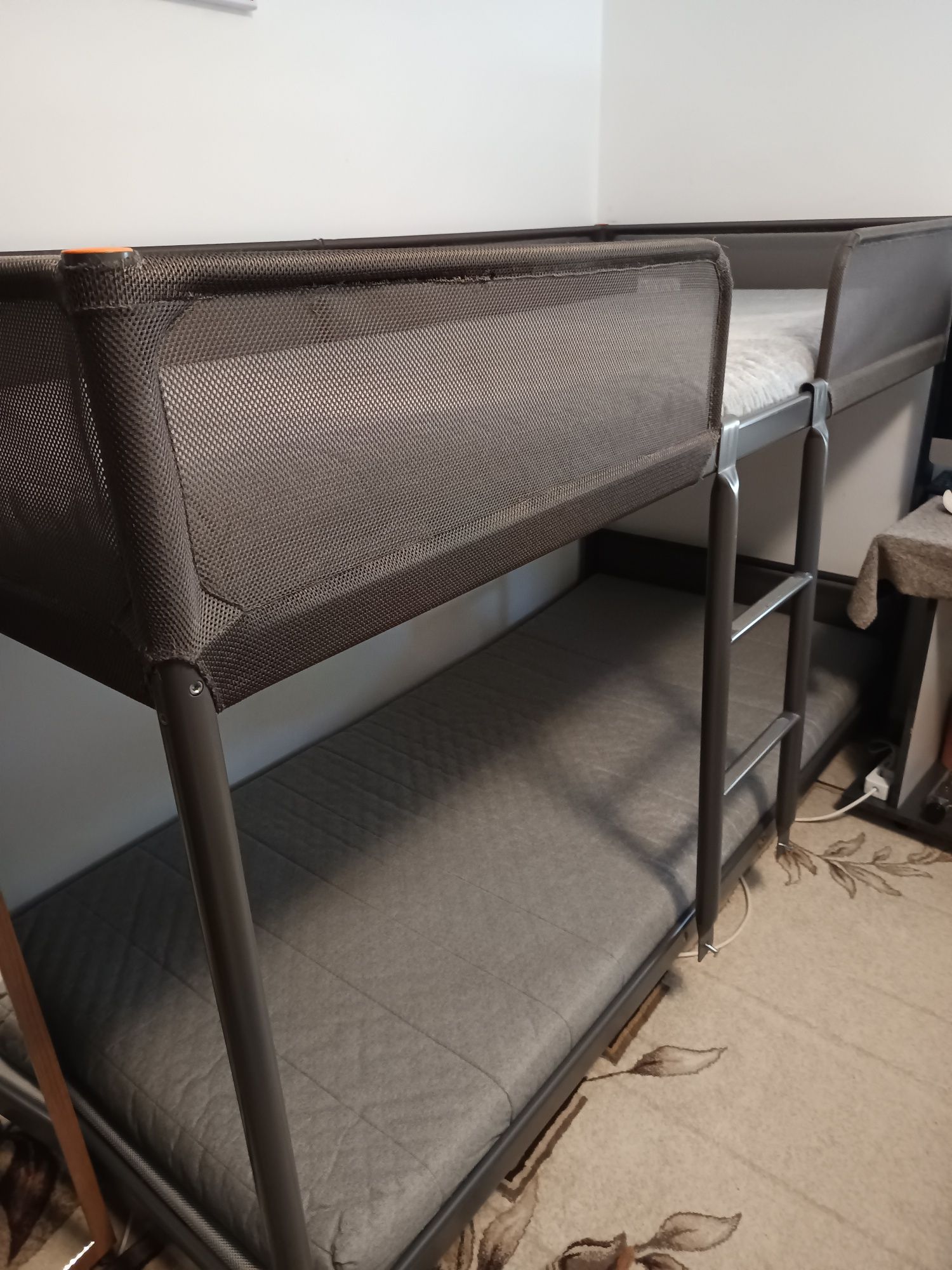 Pat suprapus metalic IKEA cu saltele incluse – stare foarte bună*