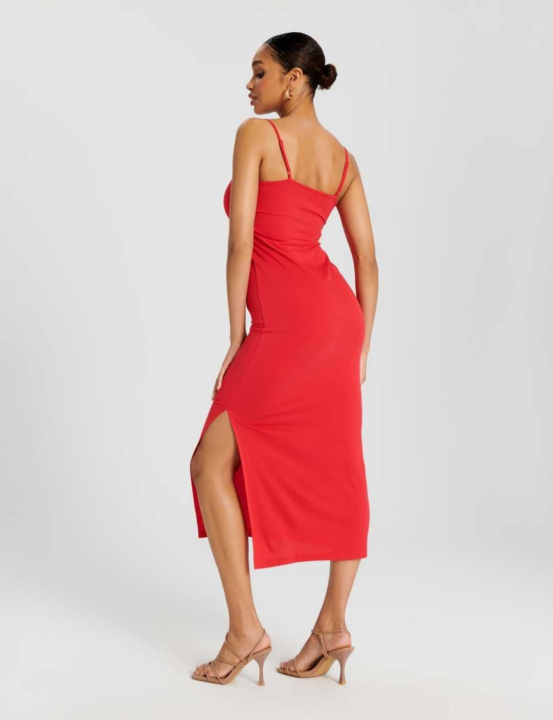 Дълга червена рокля Sinsay / дълга черна/ Дълга рокля НМ с голи рамене