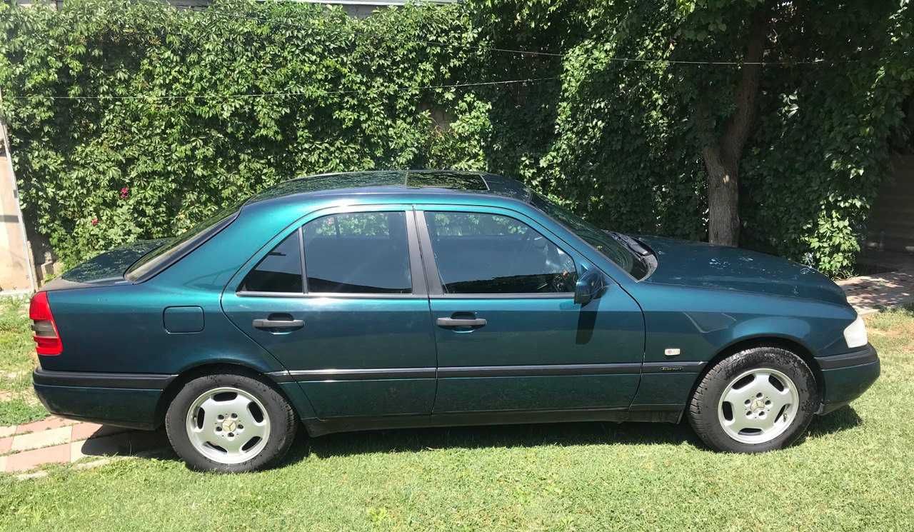 Mercedes C200 в отличном состоянии 1996 года