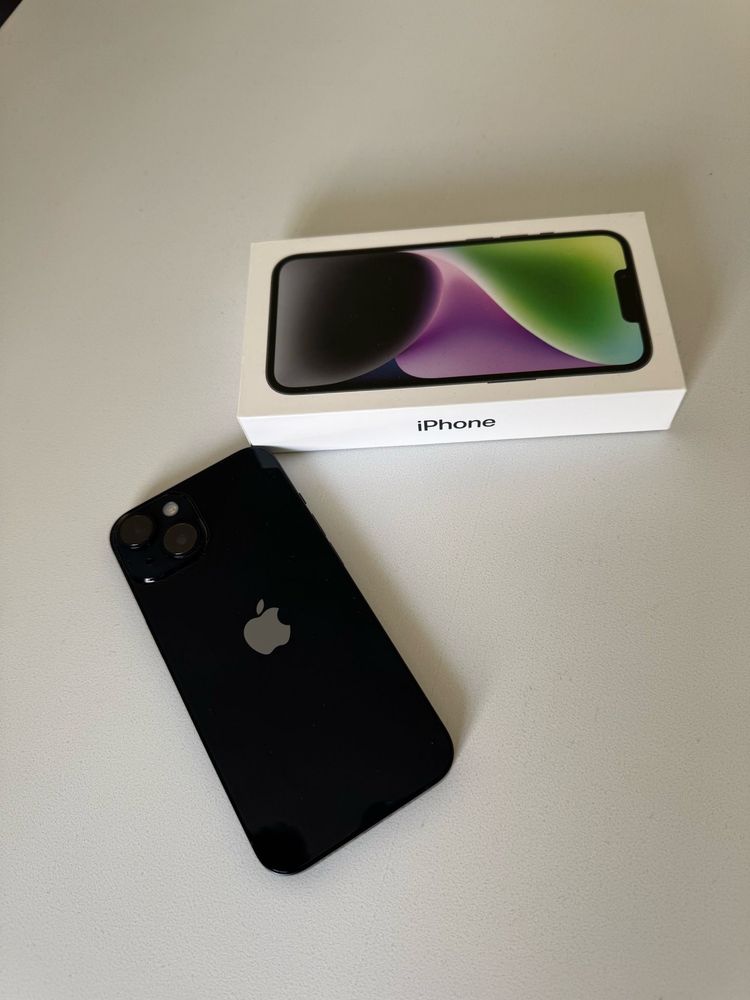 Vand iphone 14 negru