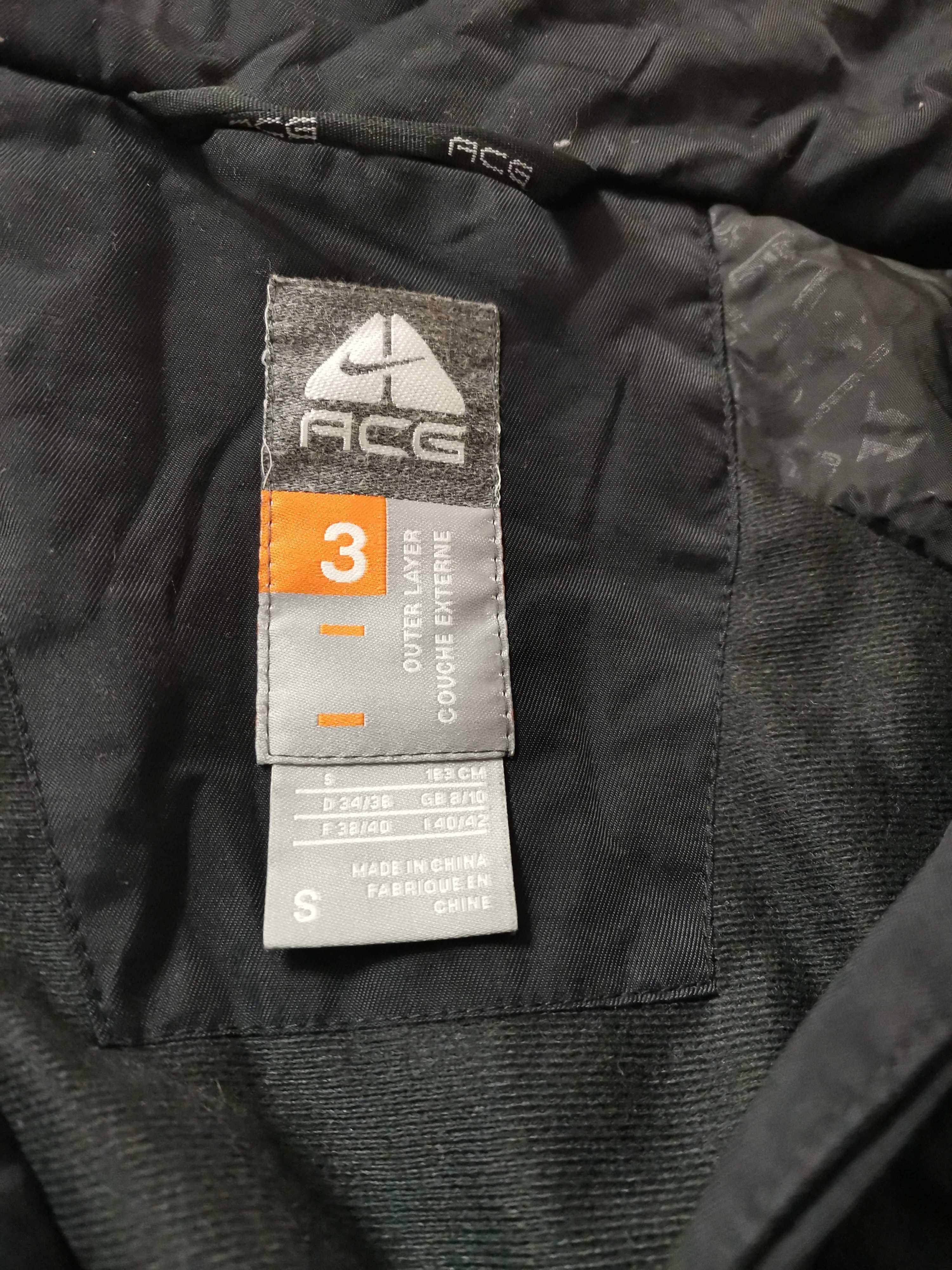 Дамско ски яке Nike.