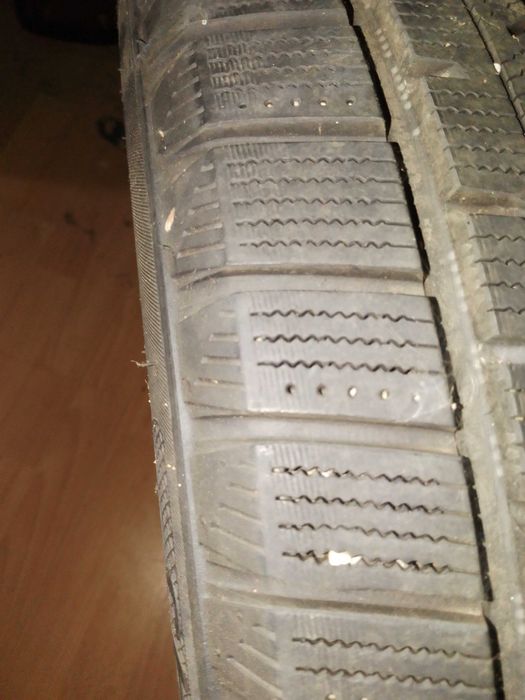 Продават се два броя нови зимни гуми 225 45 17