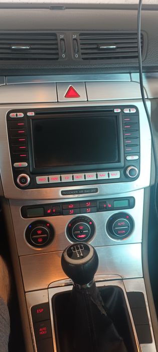 Vând Volkswagen Passat B6